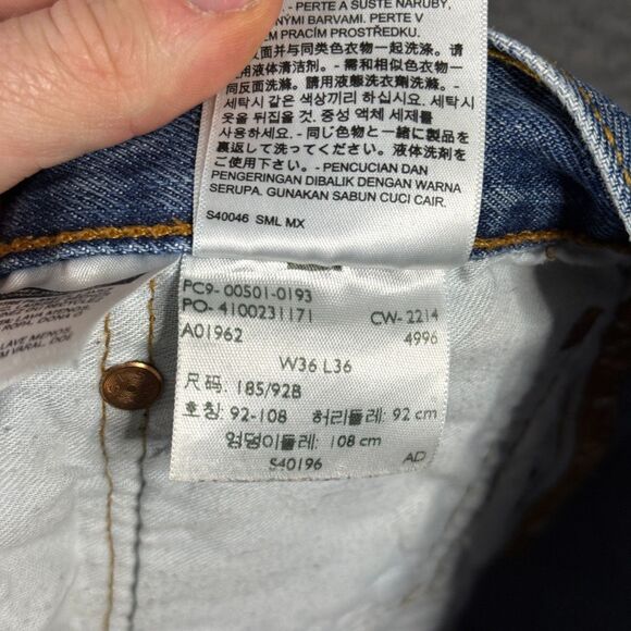 Levis 501 Jeans Mens 36x36 Blue Straight Fit Button Fly Light Wash Denim Pants - Picture 6 of 16